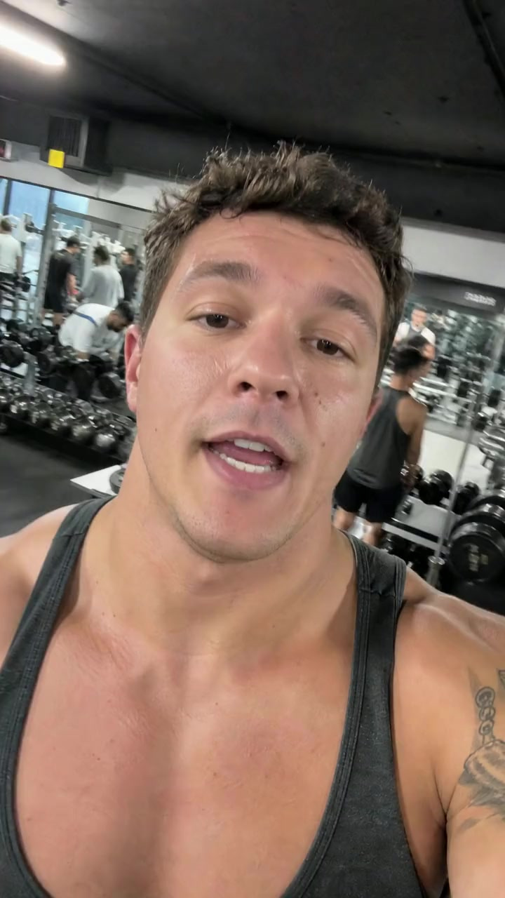 A trainer between sets